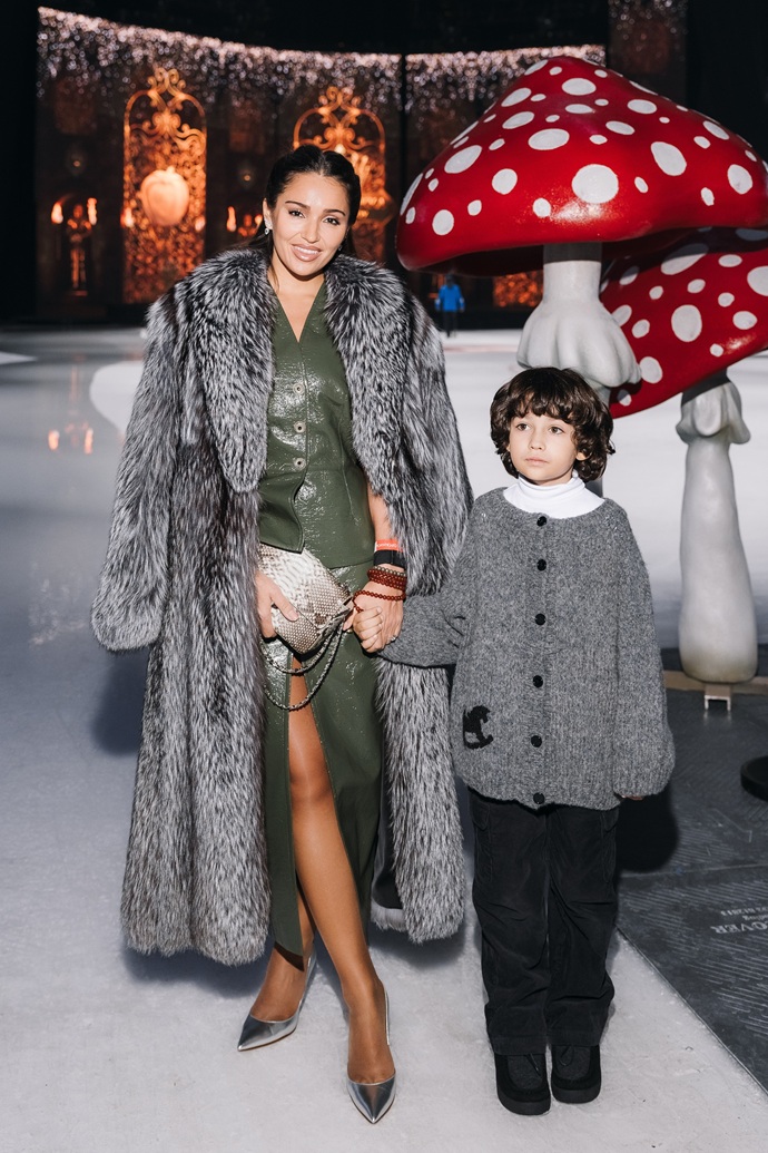 Регина Тодоренко, Лера Кудрявцева, Мария Мельникова и другие звезды стали гостями на аншлаговой премьере ледового шоу «Белоснежка» Евгения Плющенко и Яны Рудковской